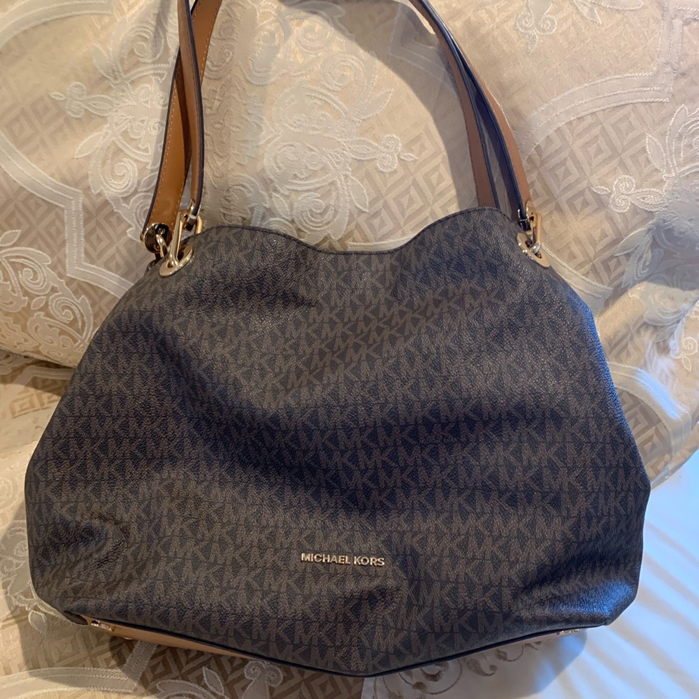 Michael Kors zippered bag